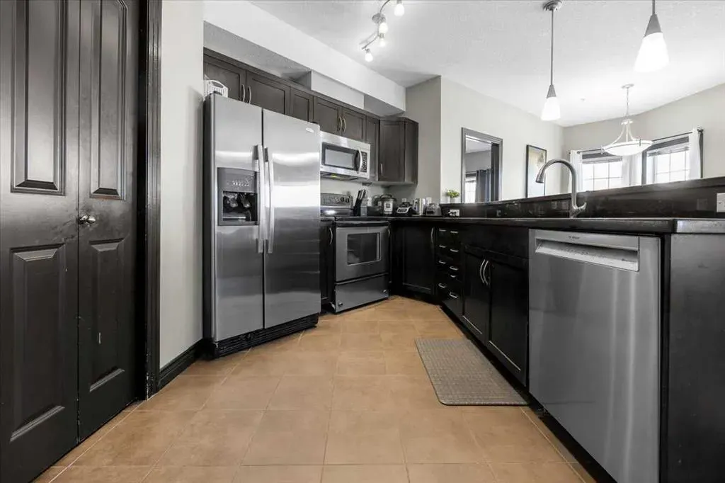 30 Royal Oak Plaza NW #326