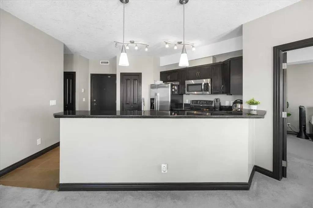 30 Royal Oak Plaza NW #326