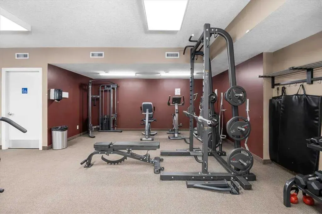30 Royal Oak Plaza NW #326