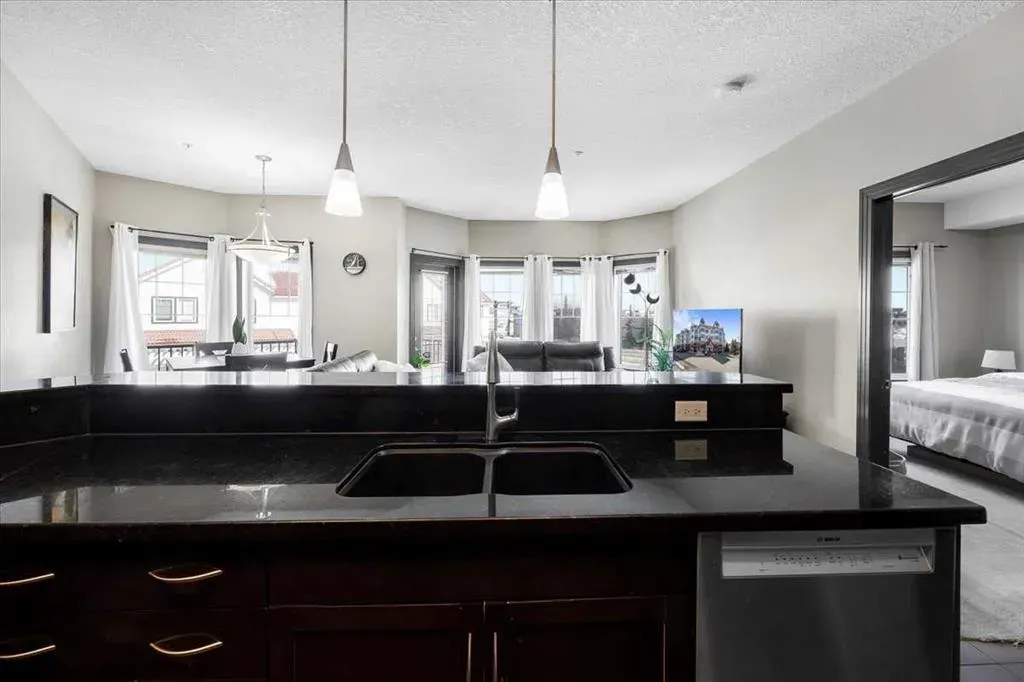 30 Royal Oak Plaza NW #326