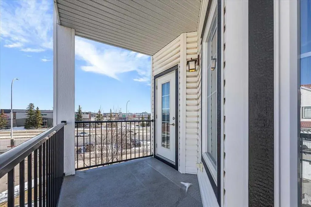 30 Royal Oak Plaza NW #326