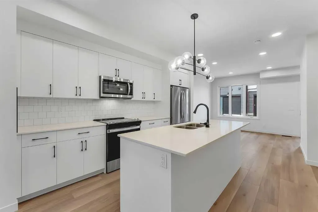 83 Arbour Lake Court NW