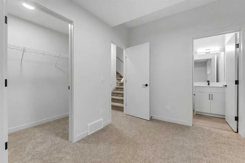 83 Arbour Lake Court NW
