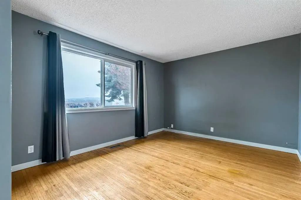 30 Crescent Road E