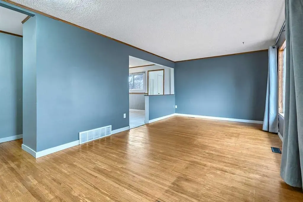 30 Crescent Road E