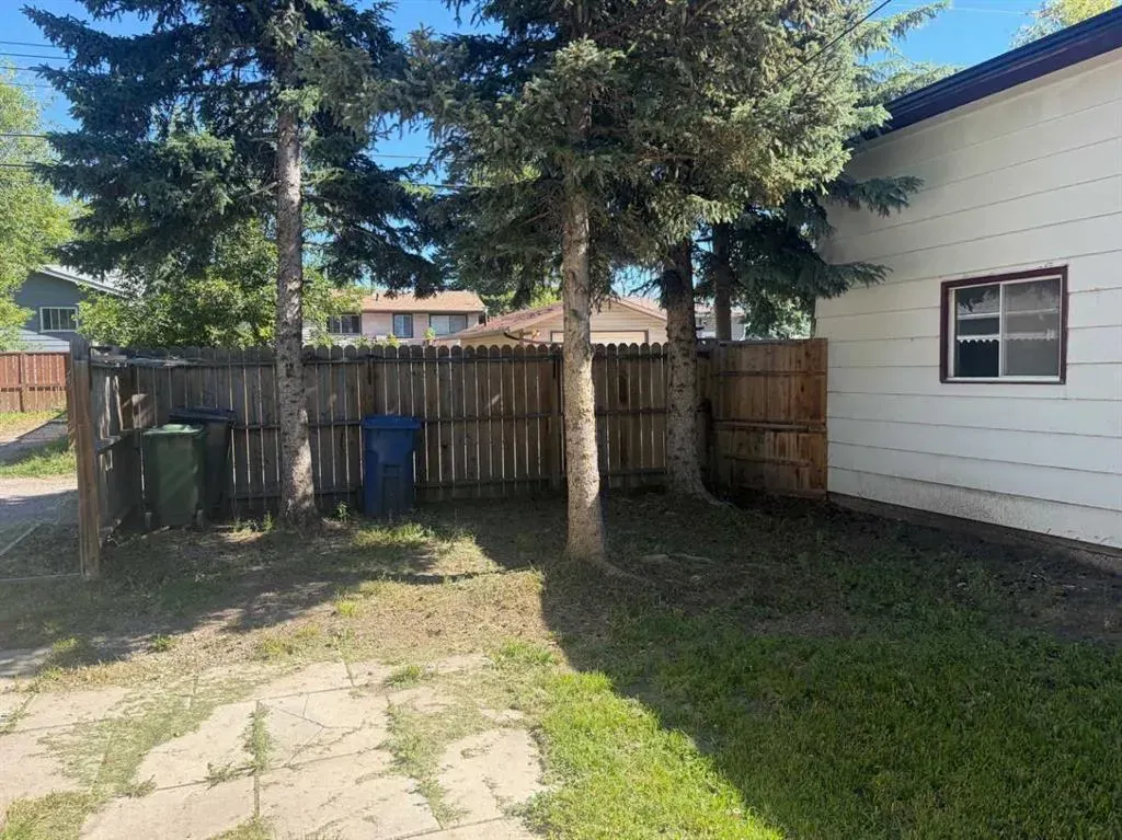 30 Crescent Road E