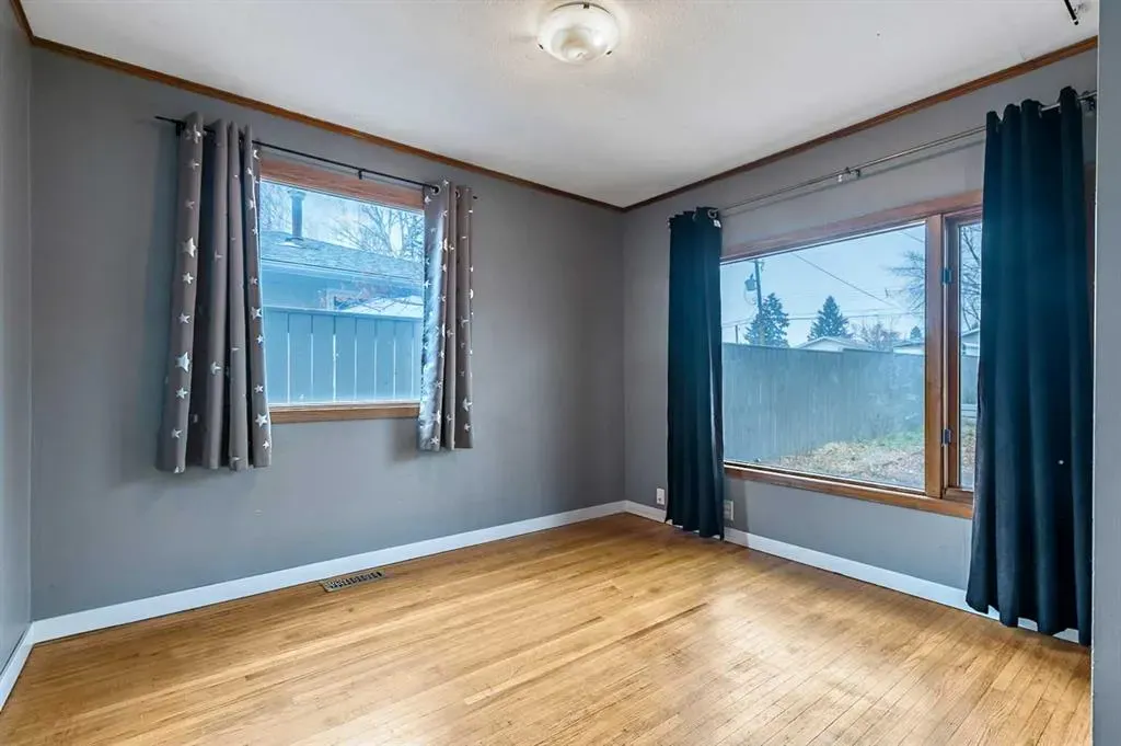 30 Crescent Road E