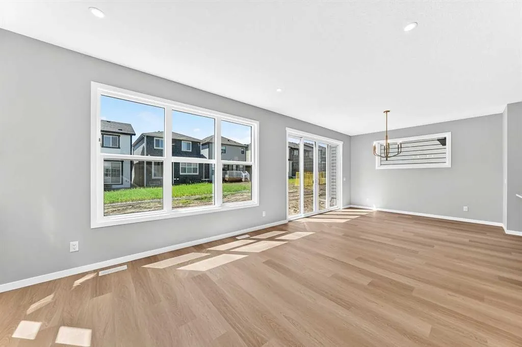 547 Mercado Avenue SE