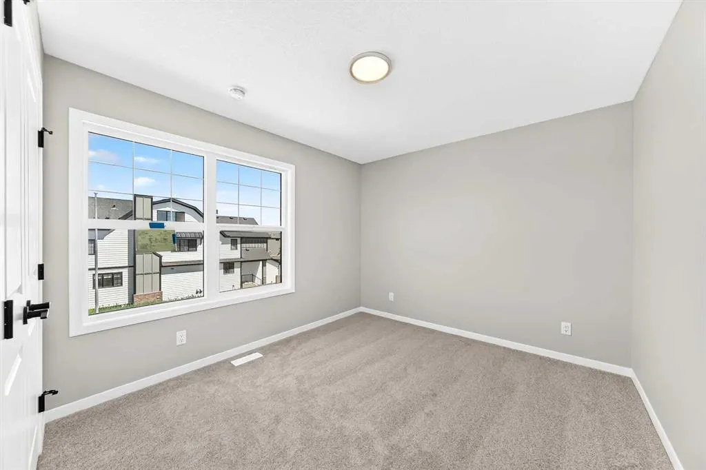 547 Mercado Avenue SE