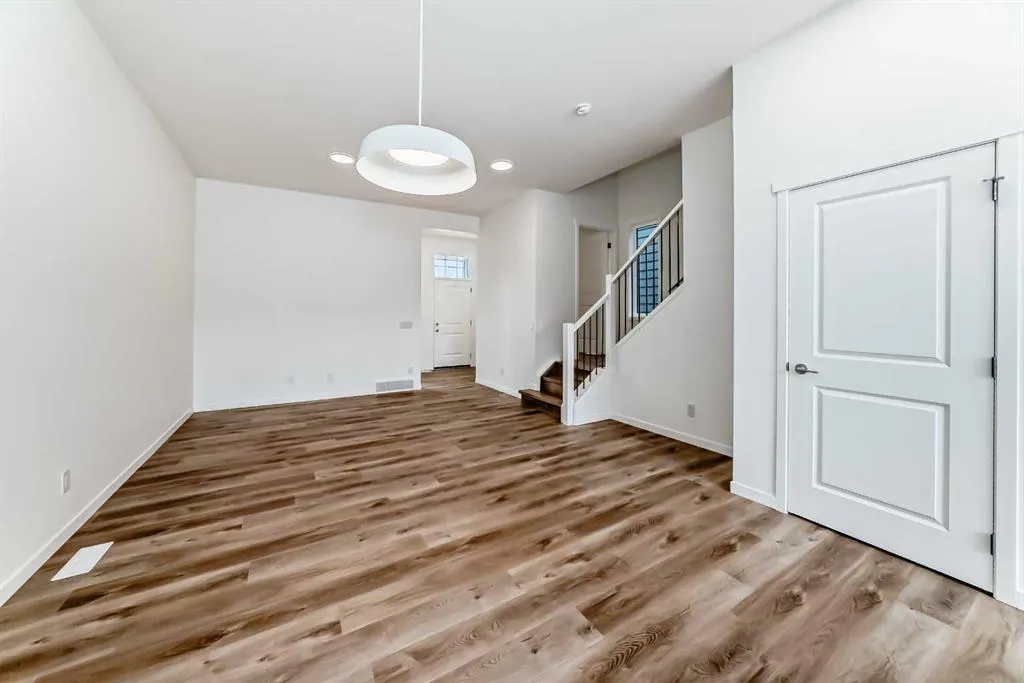 36 Mercado Road SE