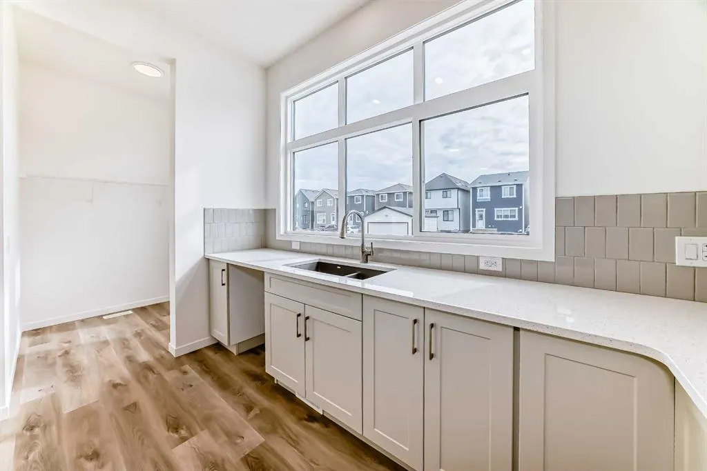 36 Mercado Road SE