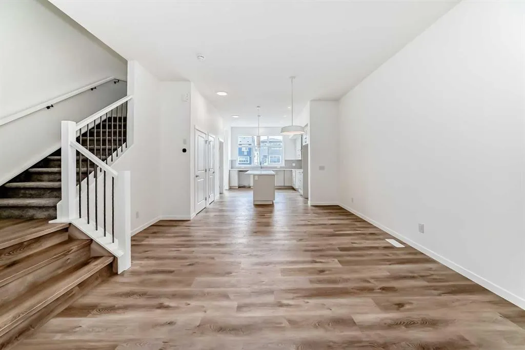 36 Mercado Road SE