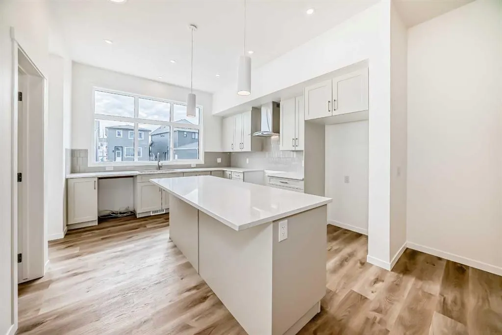 36 Mercado Road SE