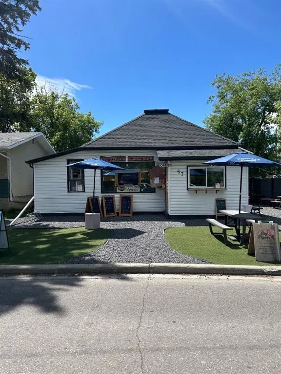 18 Maple Street