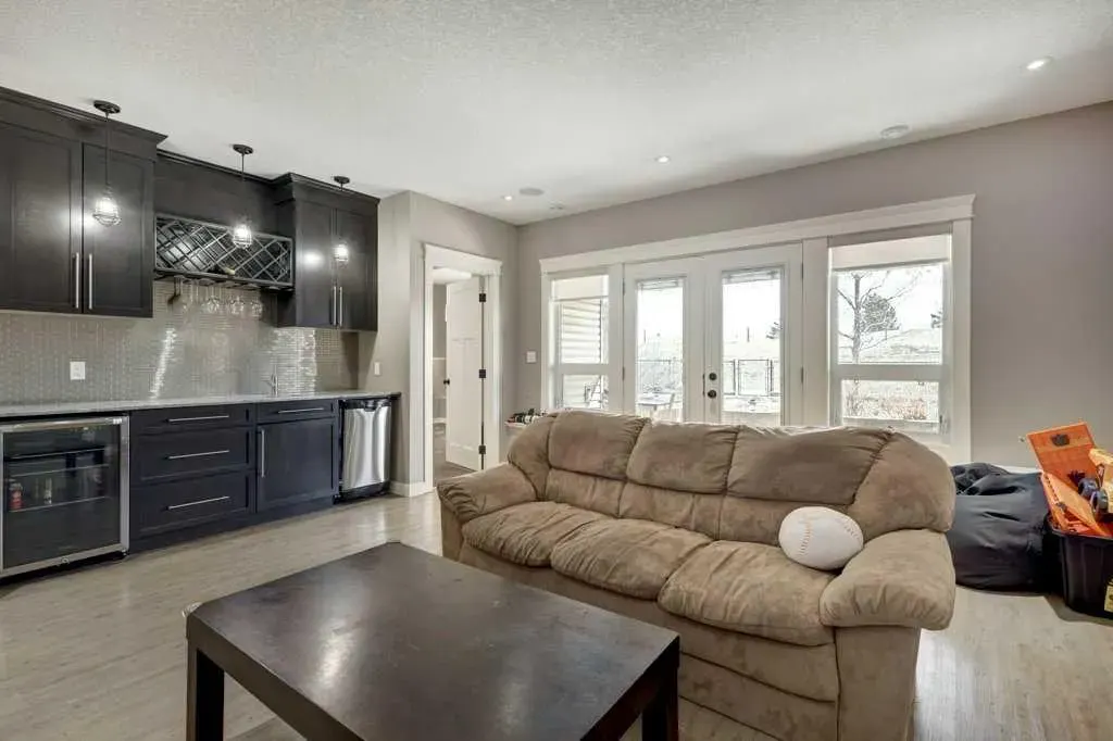 1233 Hillcrest Manor Estates