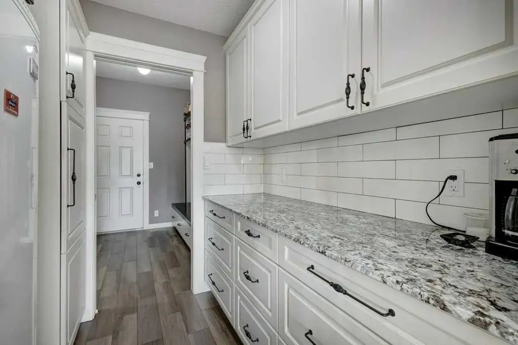 1233 Hillcrest Manor Estates