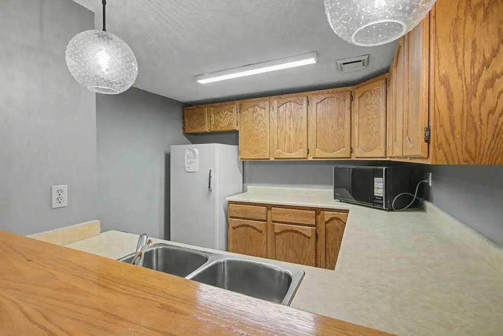 320 Meredith Road NE #602