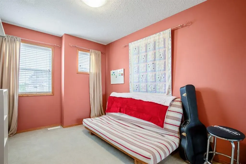 209 Strathcona Circle