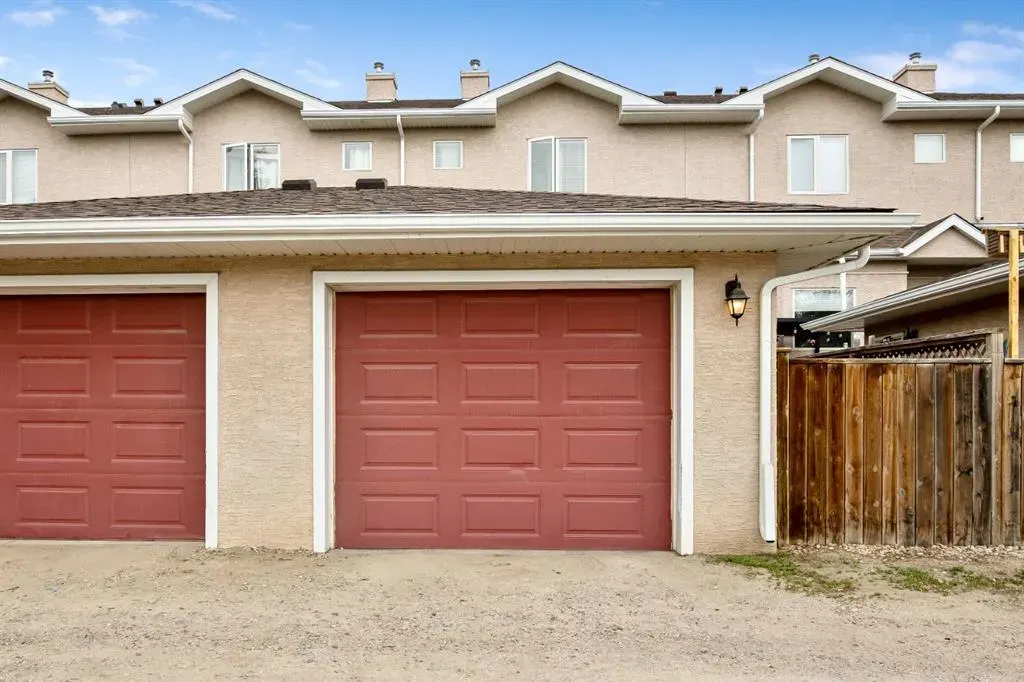 209 Strathcona Circle