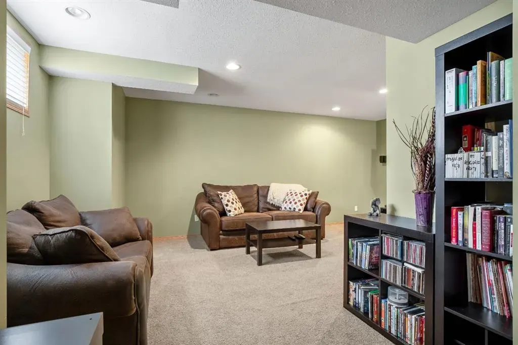 209 Strathcona Circle