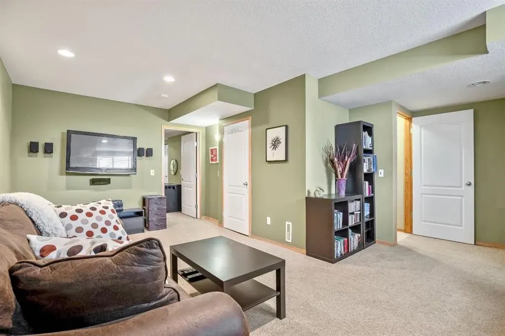 209 Strathcona Circle