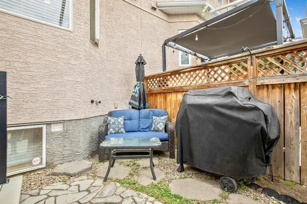 209 Strathcona Circle