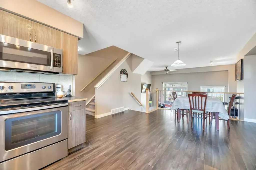 318 Strathcona Circle