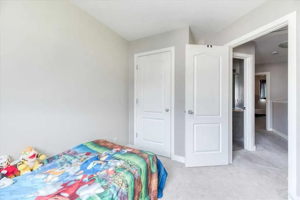 318 Strathcona Circle