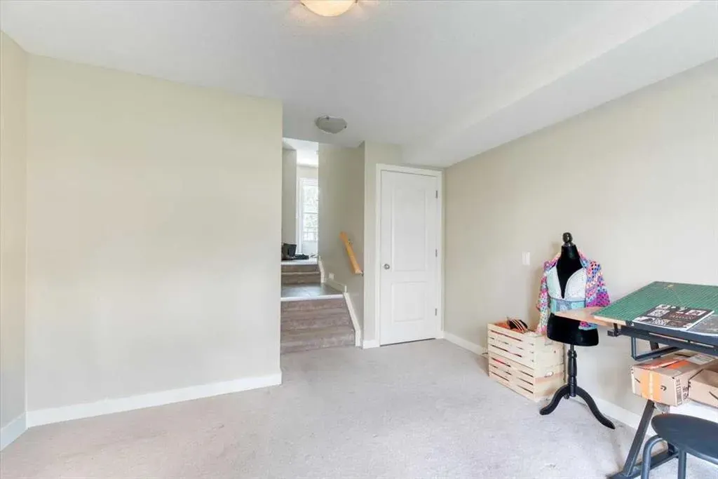 318 Strathcona Circle