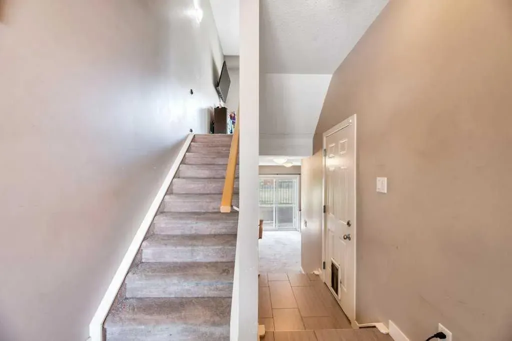 318 Strathcona Circle