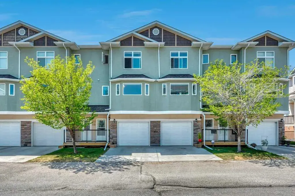 318 Strathcona Circle