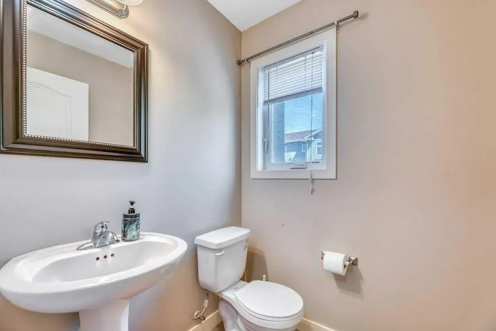 318 Strathcona Circle