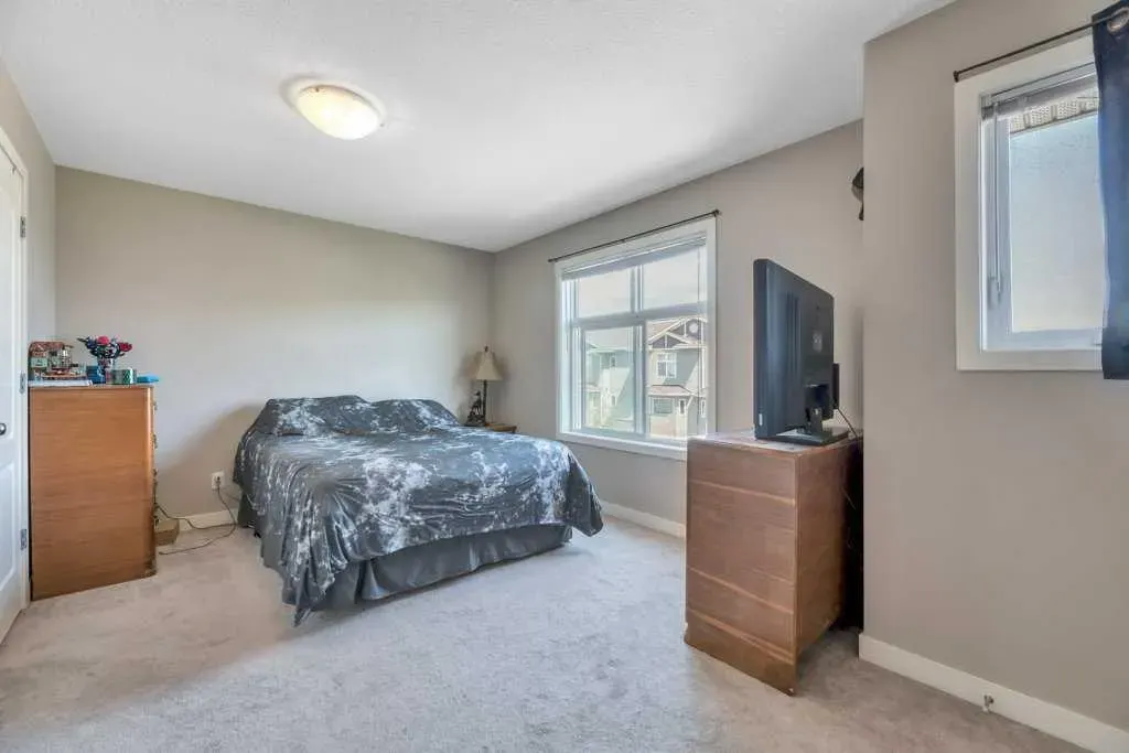 318 Strathcona Circle