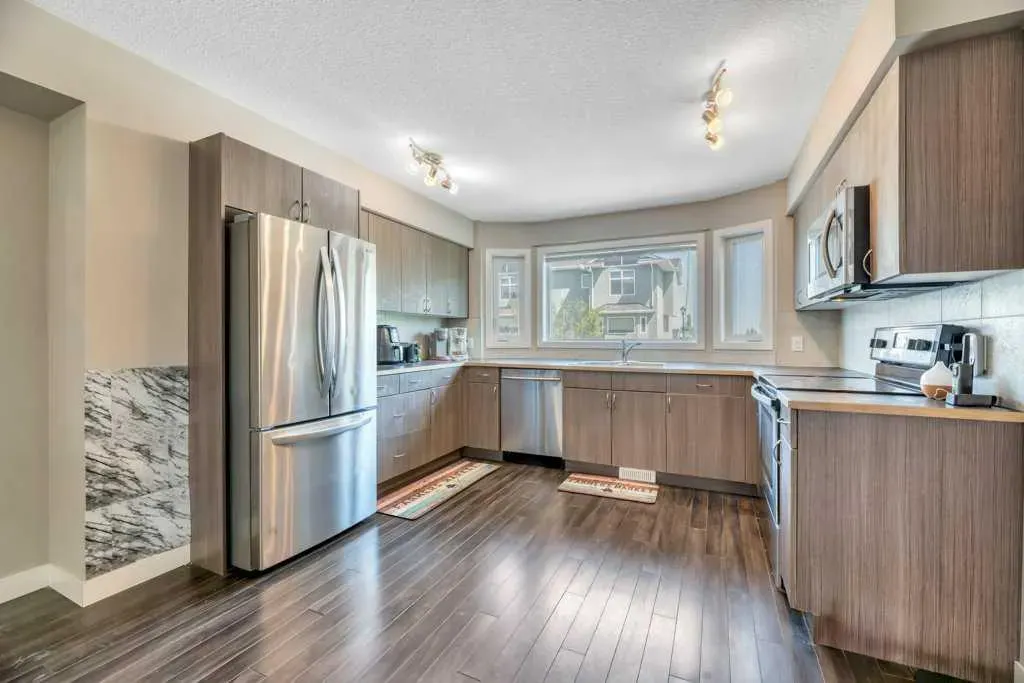 318 Strathcona Circle