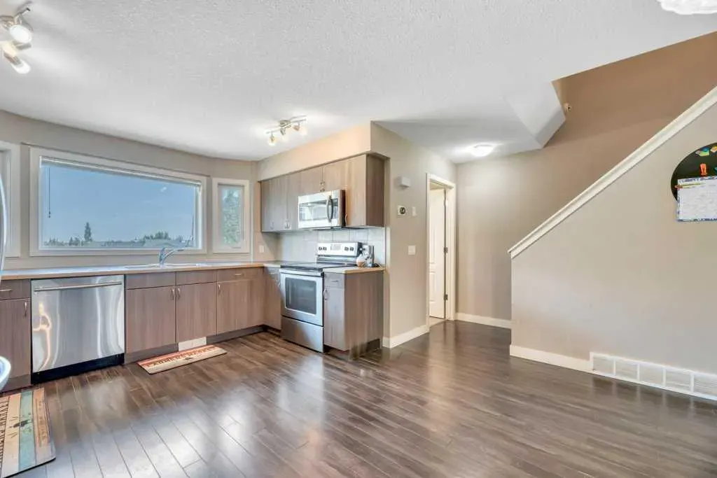 318 Strathcona Circle