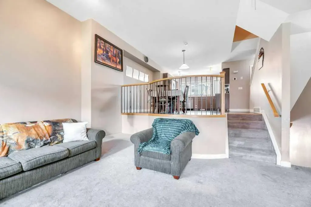 318 Strathcona Circle