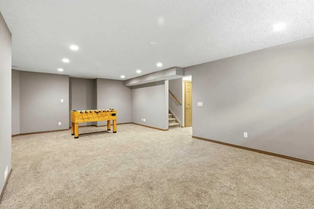 23 Aspen Stone Crescent SW
