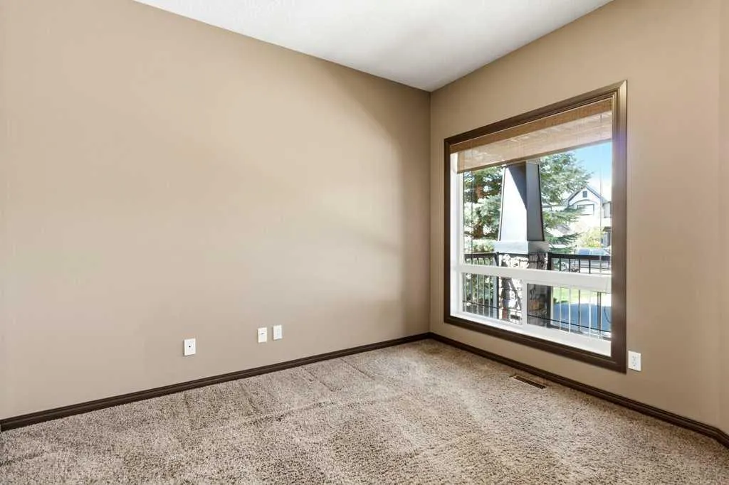 23 Aspen Stone Crescent SW