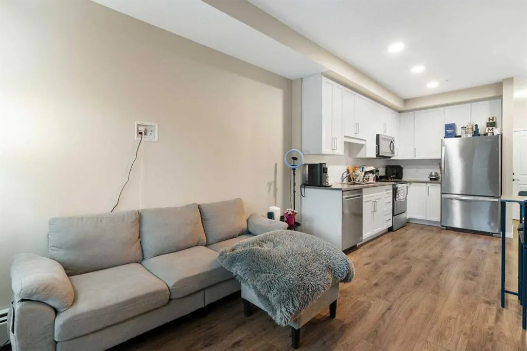 30 Mahogany Mews SE #112