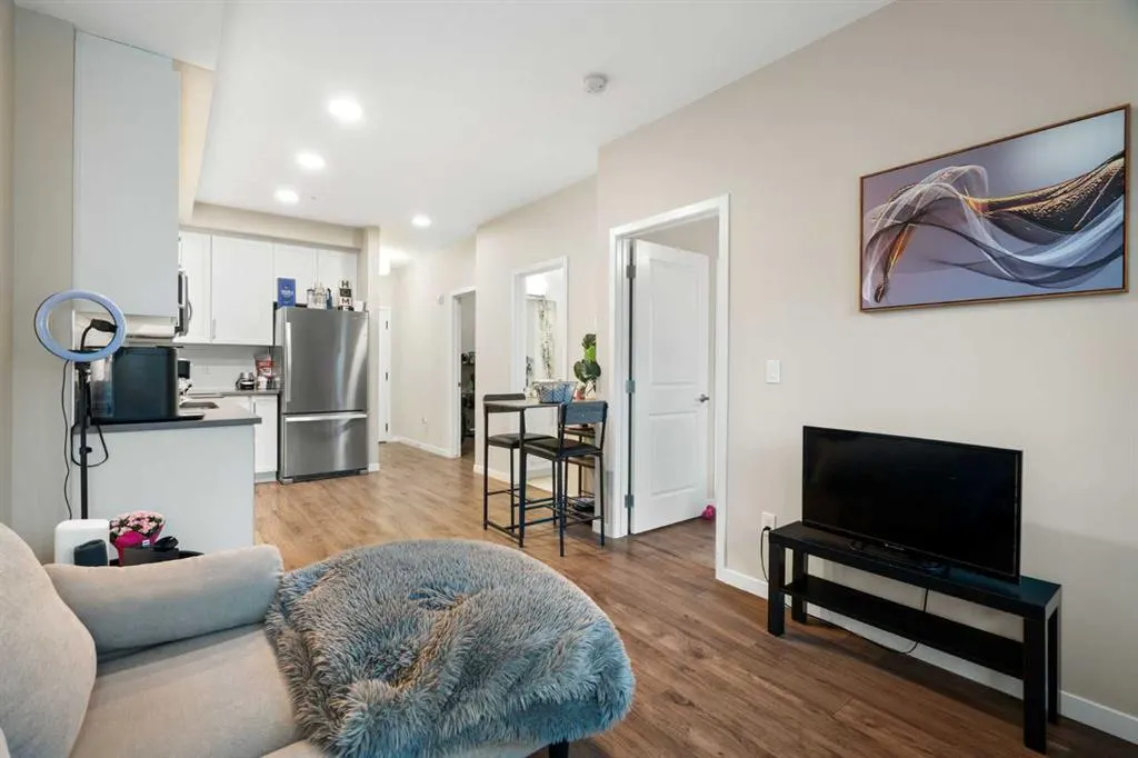 30 Mahogany Mews SE #112