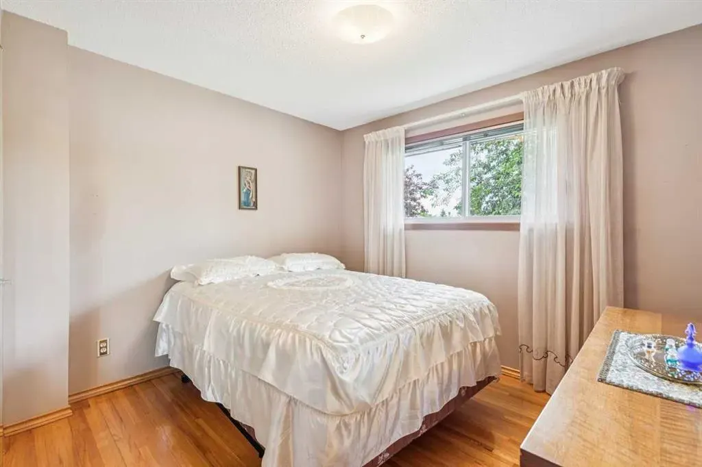 5036 Vallance Crescent NW