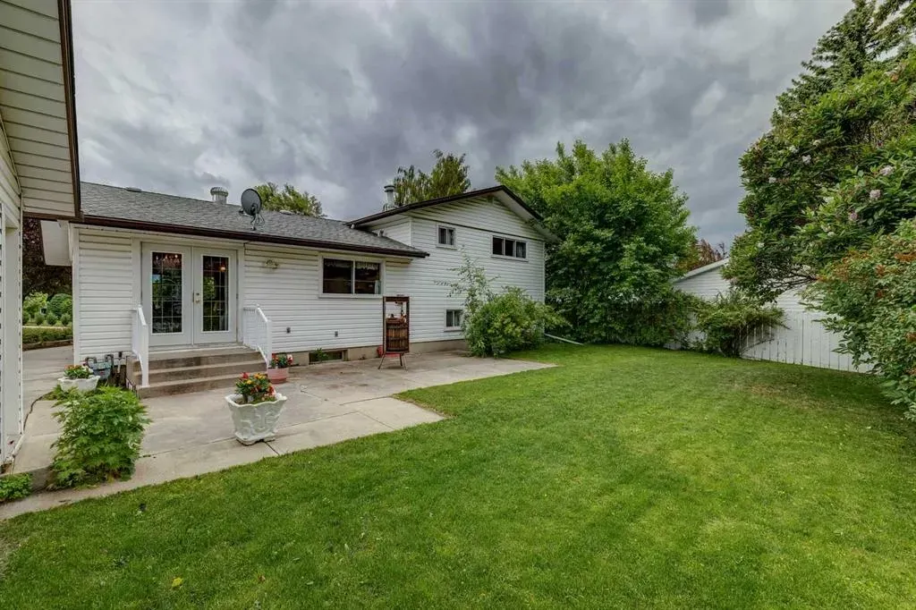 5036 Vallance Crescent NW