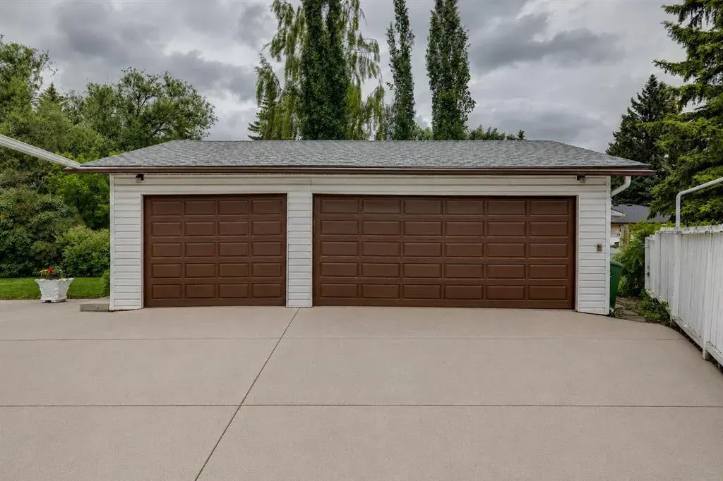 5036 Vallance Crescent NW