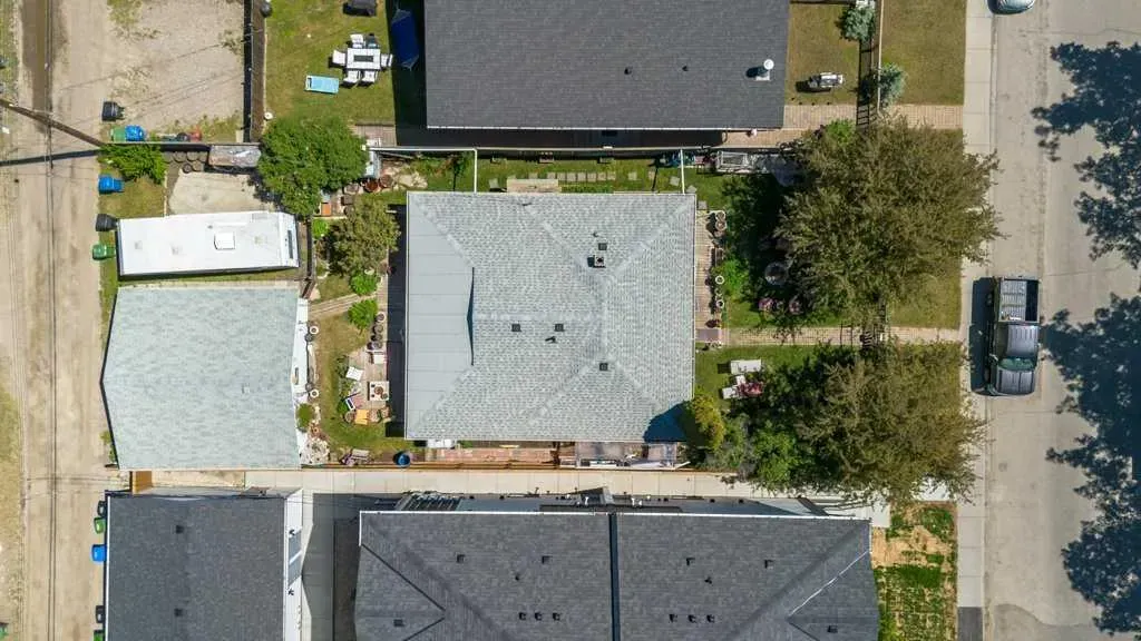8812 46 Avenue NW