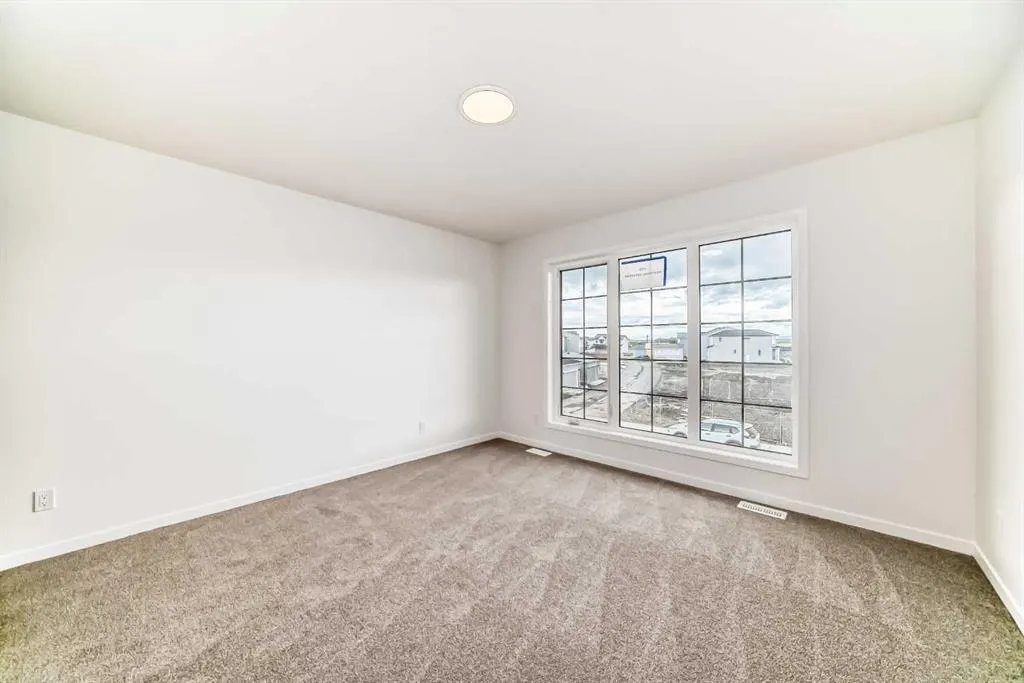 310 Montrose Crescent SE