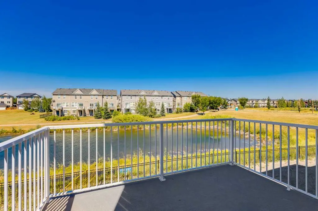 310 Montrose Crescent SE