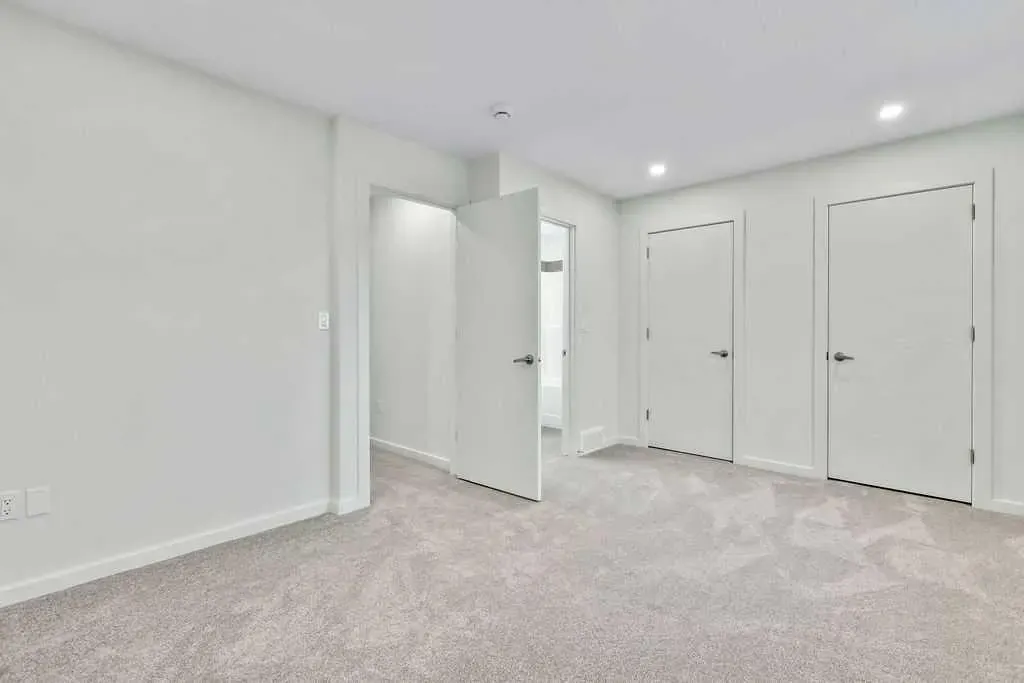 407 Strathcona Circle