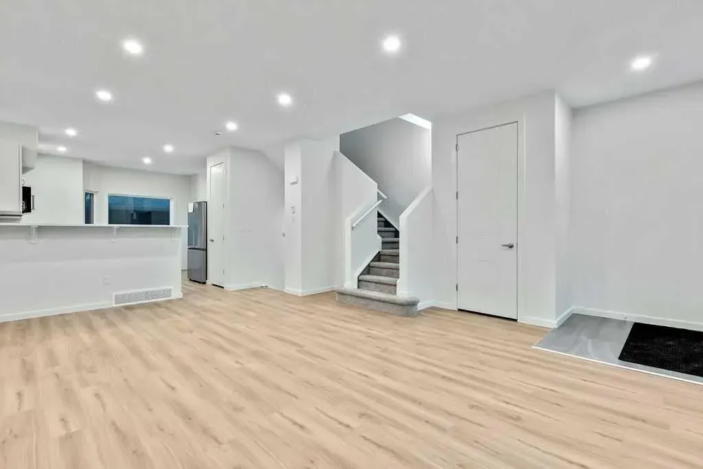 407 Strathcona Circle