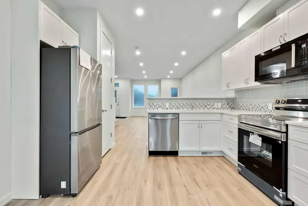 407 Strathcona Circle