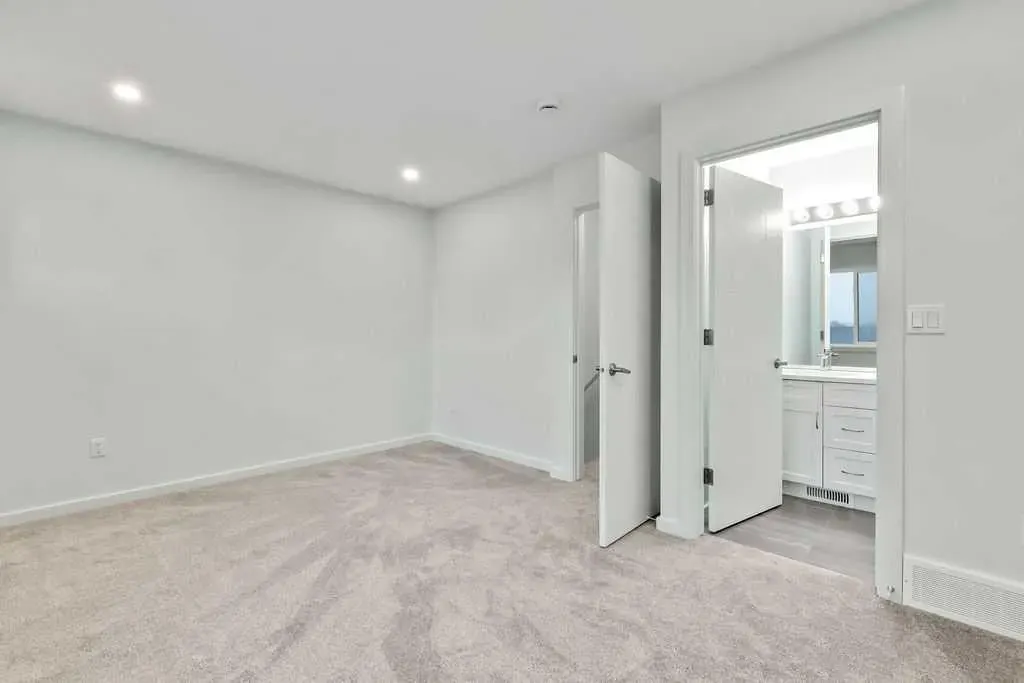 407 Strathcona Circle